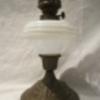 Antik üveg és fém asztali petróleum lámpa