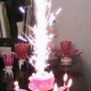 Rózsaszín zenélő-virág alakú torta tűzijáték