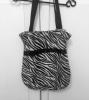 Lily Lohe fekete-fehér zebra mintás táska