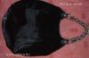 Női Benetton nagyméretű téli táska fekete szőrme fémfüllel Postával